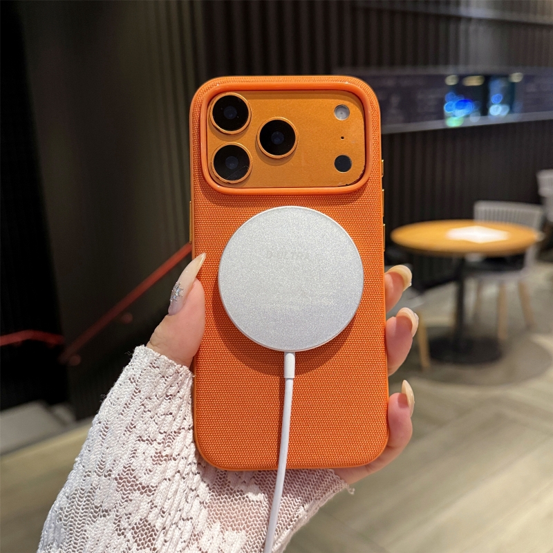 Custodia Magnetica in Tessuto  - Tech Accessories Hard Case recensione e prezzo