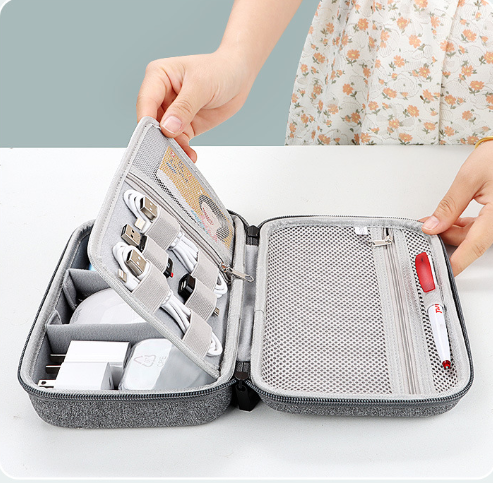 Custodia da Viaggio Rigida Por - Tech Accessories Hard Case recensione e prezzo